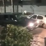 Kocaeli’de önce otomobilin camlarını kırdı sonra ışıklı çiçek buketi fırlattı