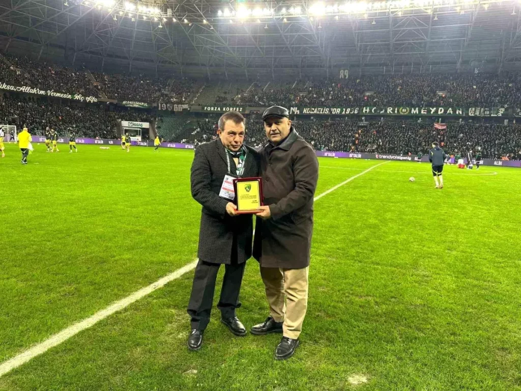 Kocaelispor Efsanelerini Onurlandırıyor