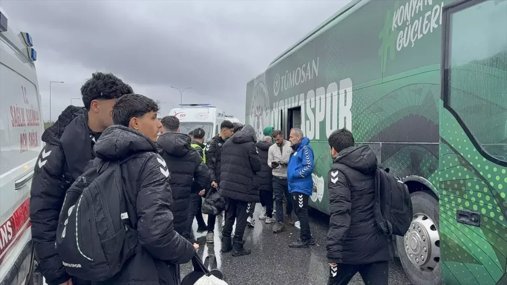 Konyaspor U19 Takım Otobüsü Kaza Geçirdi
