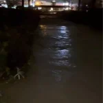 Kuşadası’nda dere taştı, alışveriş merkezi sular altında kaldı