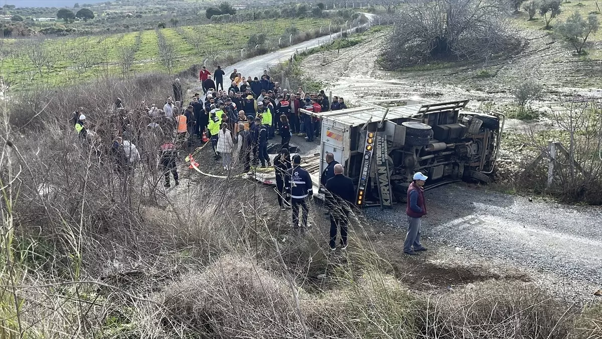 Kuşadası’nda Kamyon Devrildi: 1 Ölüm, 2 Yaralı