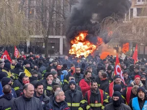 Lille’de İtfaiyeciler ve Polis Arasında Arbede
