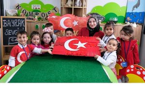 Lokomotif’te ilk ders zili “Bayrak Sevgisi” ile çaldı