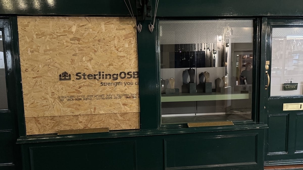 Londra’da gündüz vakti kuyumcu soygunu