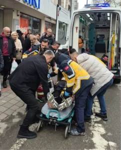 Mağazada alışveriş yaparken merdivenlerden düşen kadın ağır yaralandı