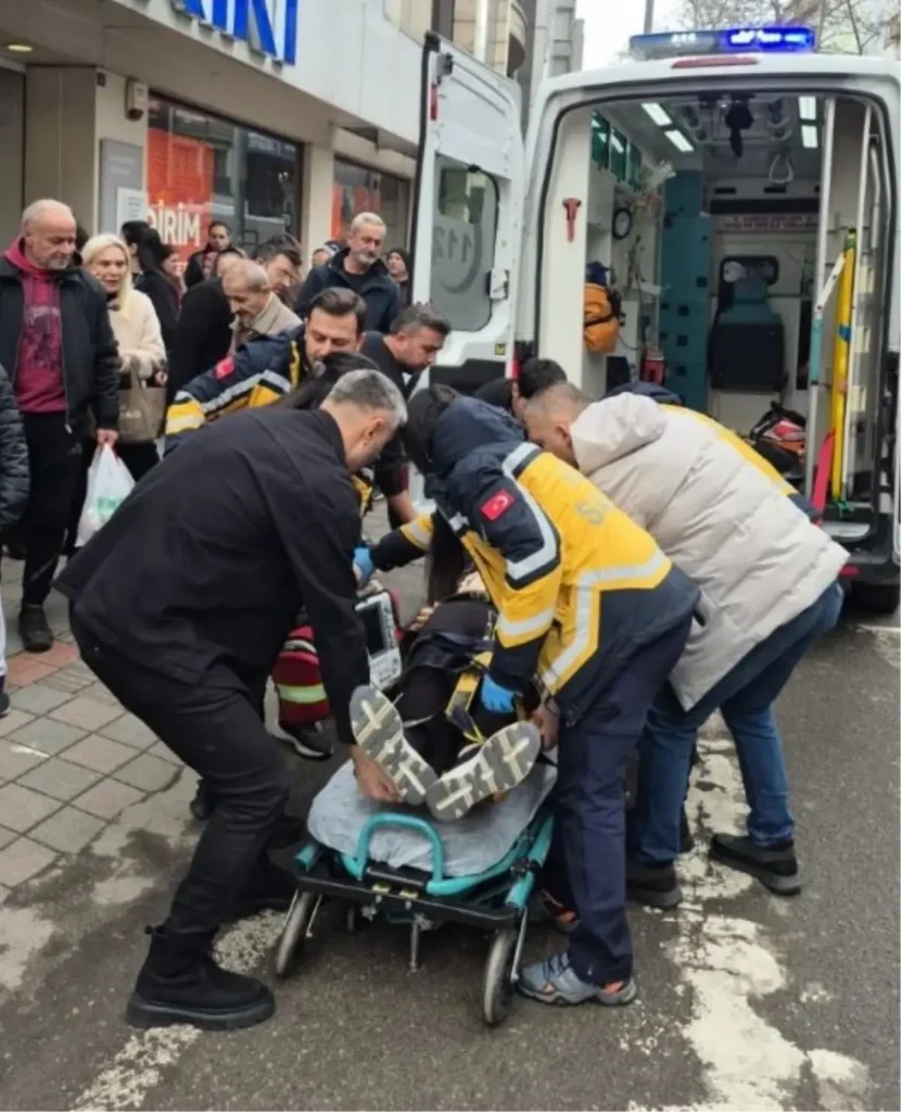 Mağazada alışveriş yaparken merdivenlerden düşen kadın ağır yaralandı