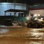 Mahsur Minibüs İş Makinesiyle Kurtarıldı