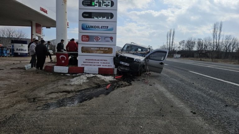 Malatya’da kontrolden çıkan araç, akaryakıt istasyonuna girdi