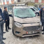 Malazgirt’te Kar Kütlesi Araçta Hasara Yol Açtı