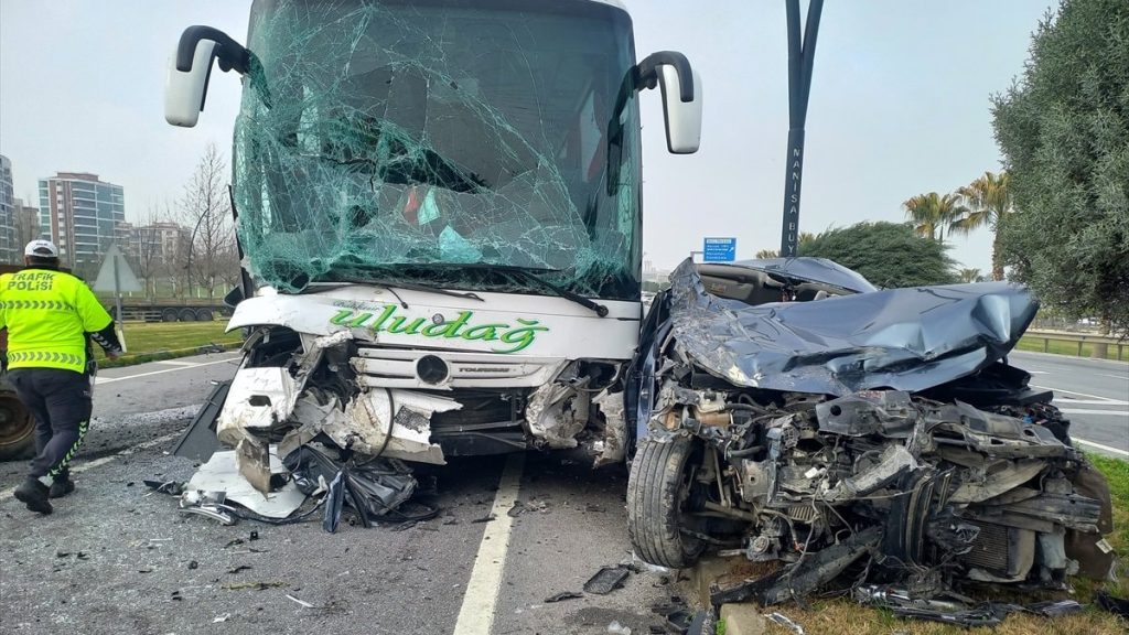 Manisa’da zincirleme kaza: 6 yaralı