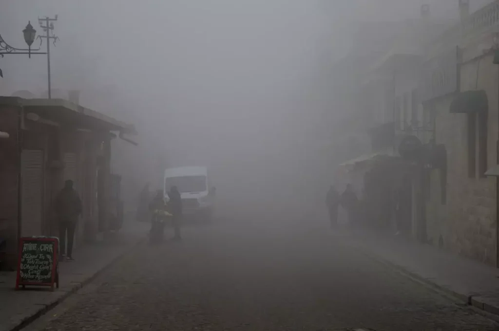 Mardin’de Yoğun Sis Trafiği Olumsuz Etkiledi