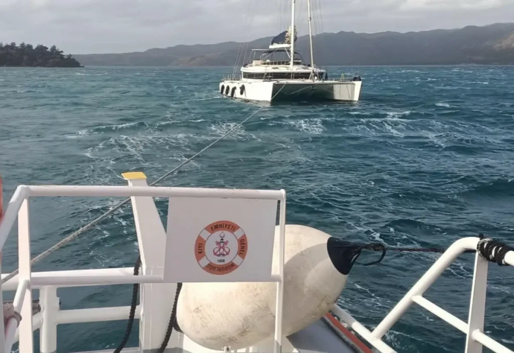 Marmaris’te Sürüklenen Tekne Kurtarıldı