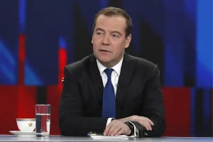 Medvedev: Trump Barış İçin Çabalıyor