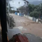 Menderes’te Sağanak Yağış Su Baskınlarına Neden Oldu