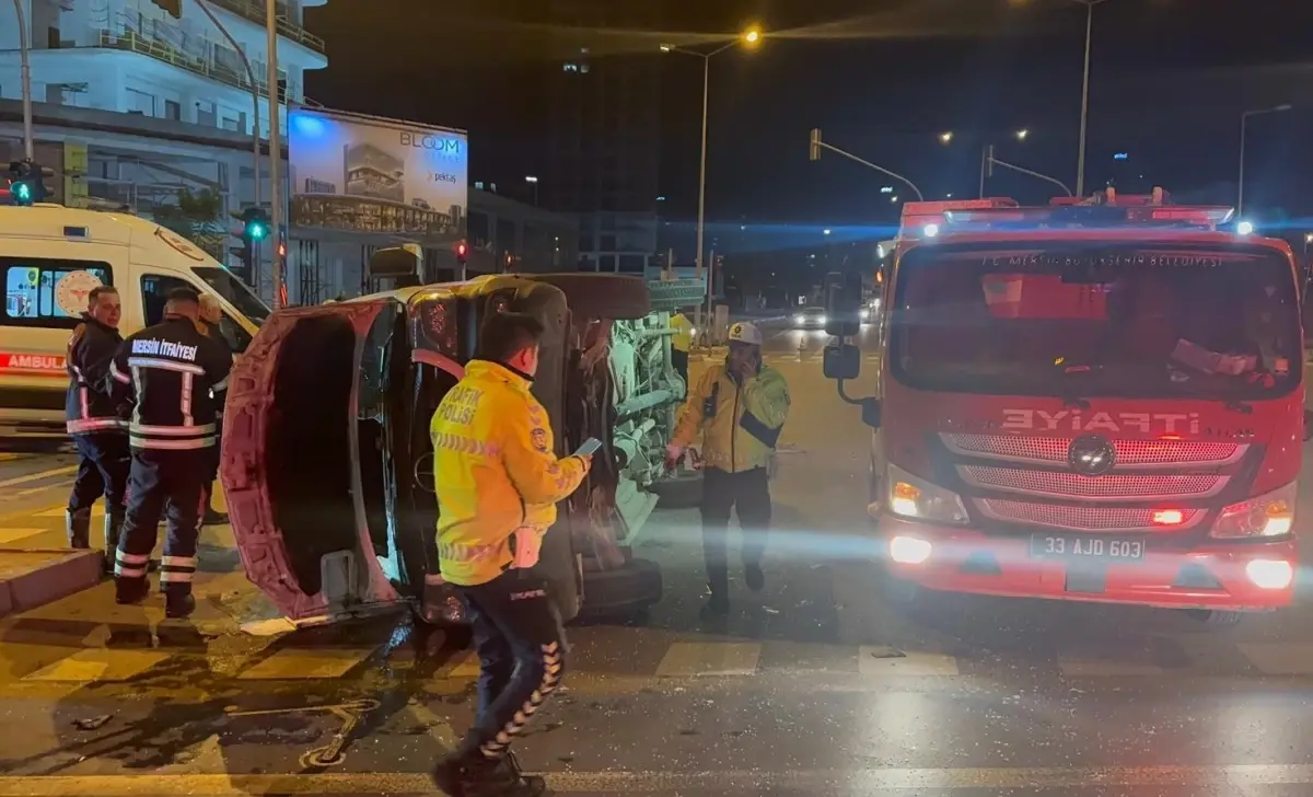 Mersin’de Ambulans Devrildi: 5 Yaralı