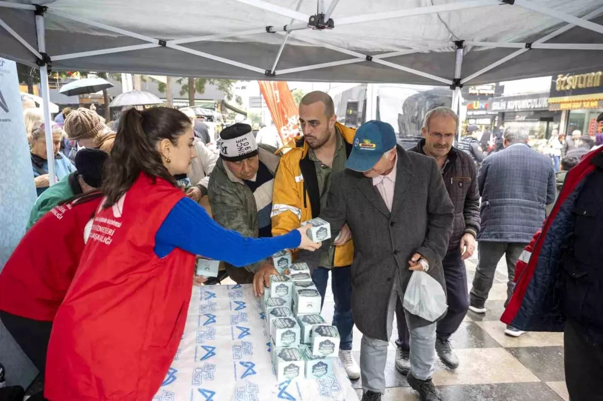 Mersin’de Berat Kandilinde 15 bin kandil simidi dağıtıldı