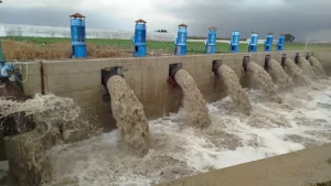 Mersin’de Sağanak Yağış Felç Etti