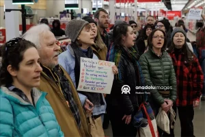 Minnesota’da Göçmenlik Politikalarına Tepki: ICE Birimini Protesto Ettiler