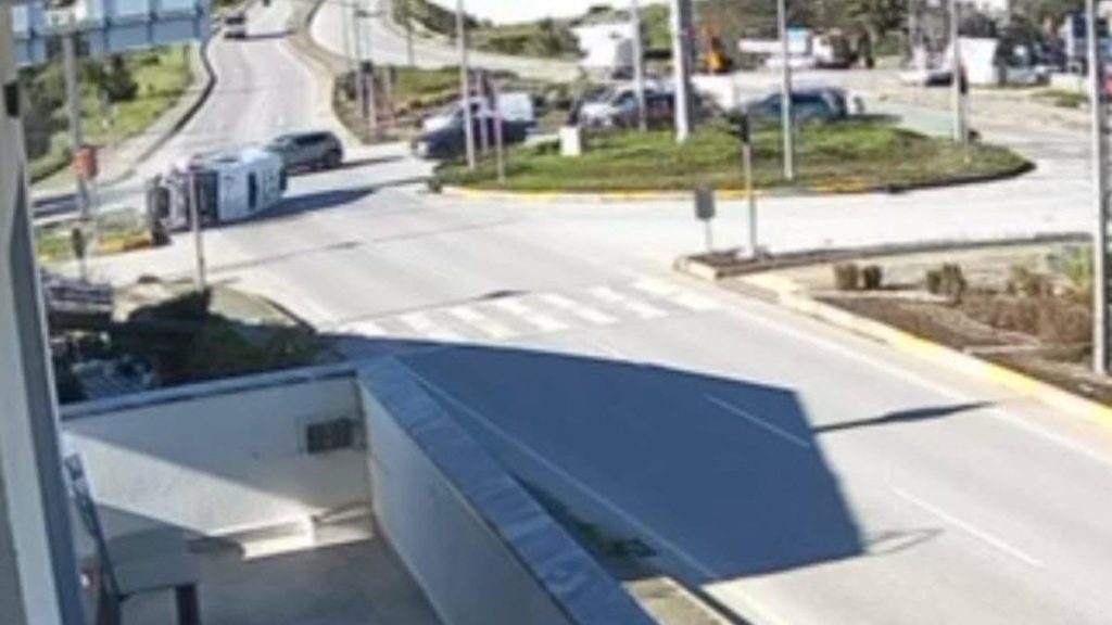 Muğla’da ambulans devrildi: 3 sağlıkçı ve 1 hasta yaralandı