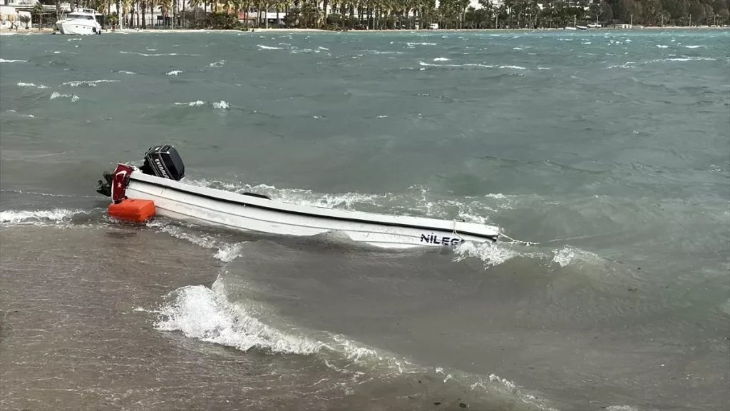 Muğla’da Fırtına Hayatı Etkiliyor