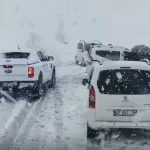 Muş’ta Kar ve Fırtına Üç Aracı Mahsur Bıraktı