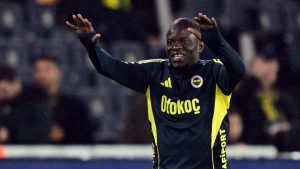 N’Golo Kante, Fenerbahçe taraftarına ilk üçlüsünü çektirdi