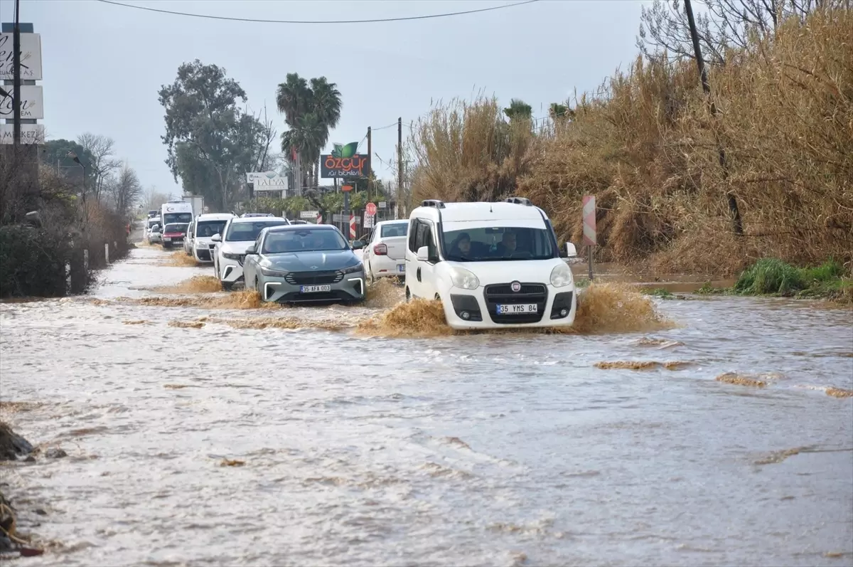 Ödemiş’te Sağanak Yağış Yol ve Fidanlıkları Vurdu