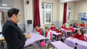 Öğrenciler Yeni Döneme ‘Bayrak Sevgisi’ ile Başladı