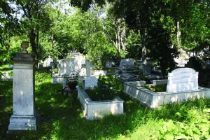 Ölülerden çalıp sattıklarıyla krallar gibi yaşamış! Rakam dudak uçuklatır