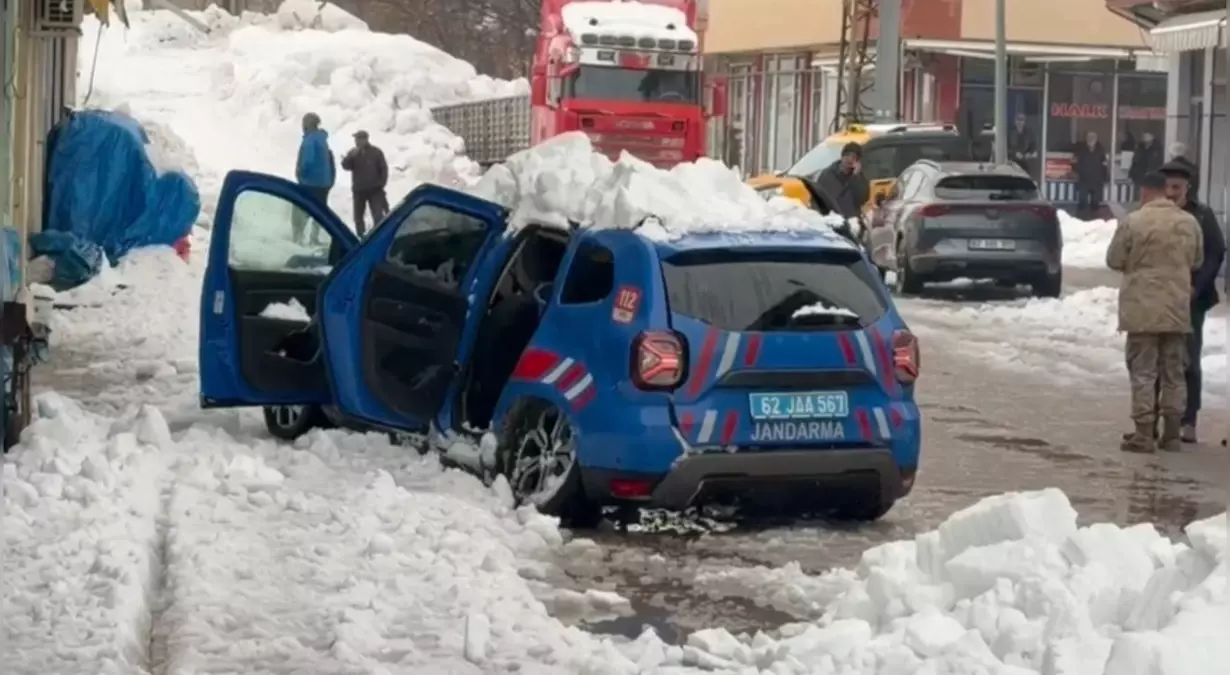 Ovacık’ta Çatıdan Kar Düşmesi: 2 Jandarma Yaralı