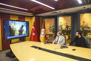 Özbek, Yılın Kareleri Oylamasına Katıldı