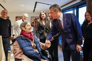 Özgür Özel, Kadir İnanır’ı Ziyaret Etti