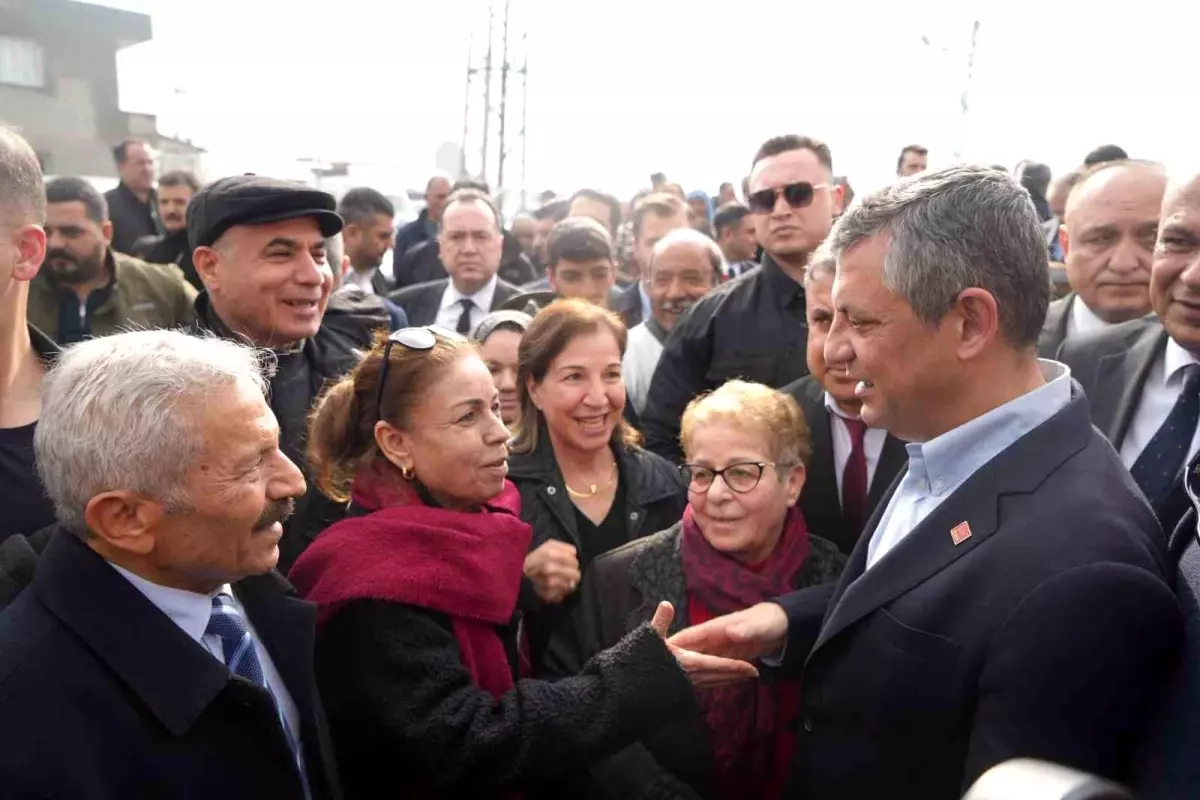 Özgür Özel Nurdağı’nda depremzedelerle bir araya geldi