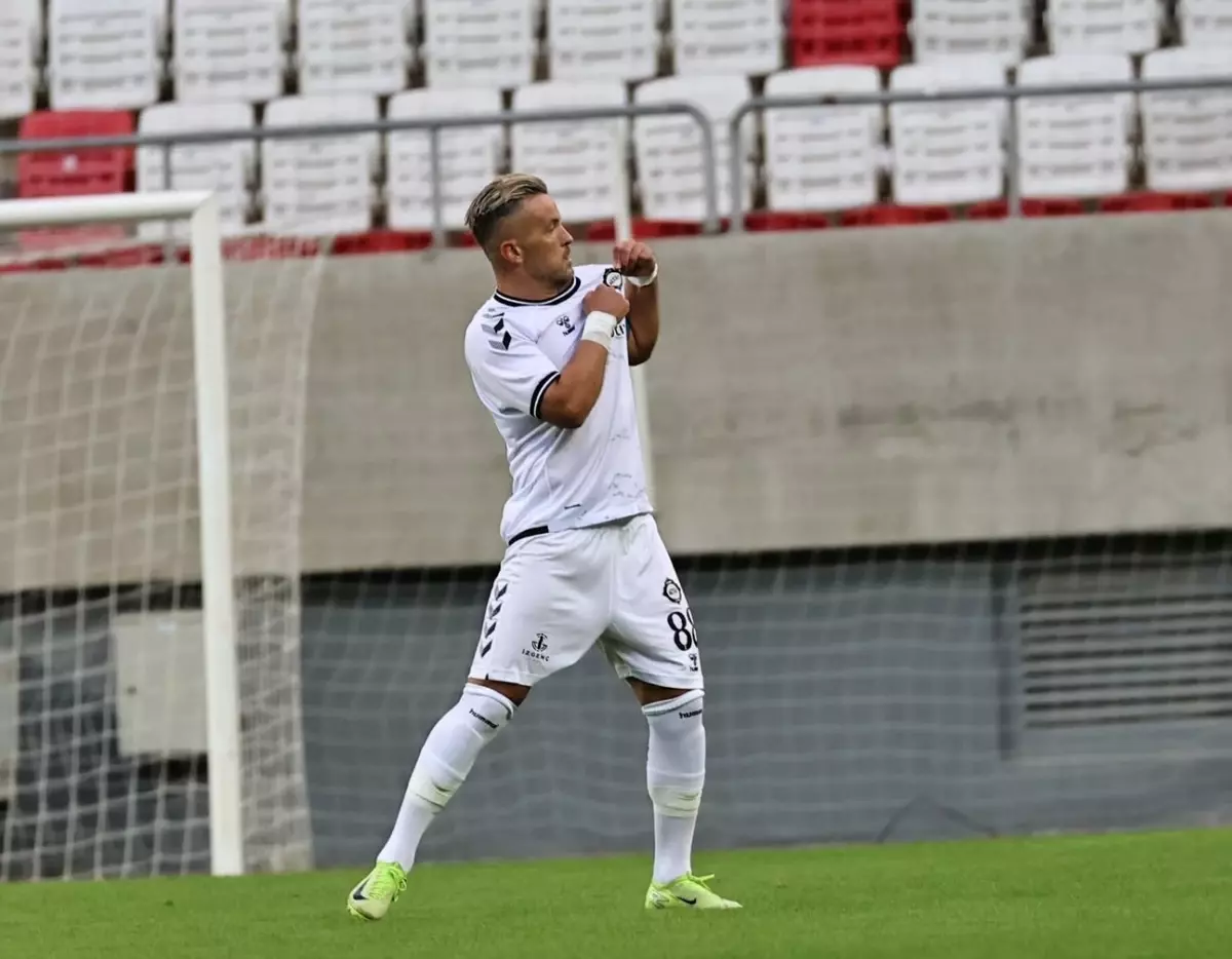 Özgür Özkaya 400. Maçını Oynadı