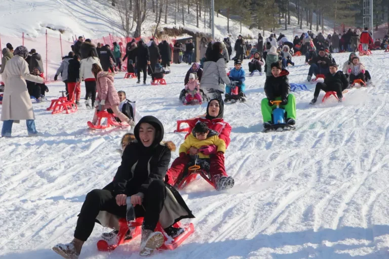 Palandöken Kayak Merkezinde Sömestir Yoğunluğu