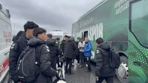 Pendik’te Konyaspor Genç Takım Otobüsü Kaza Yaptı