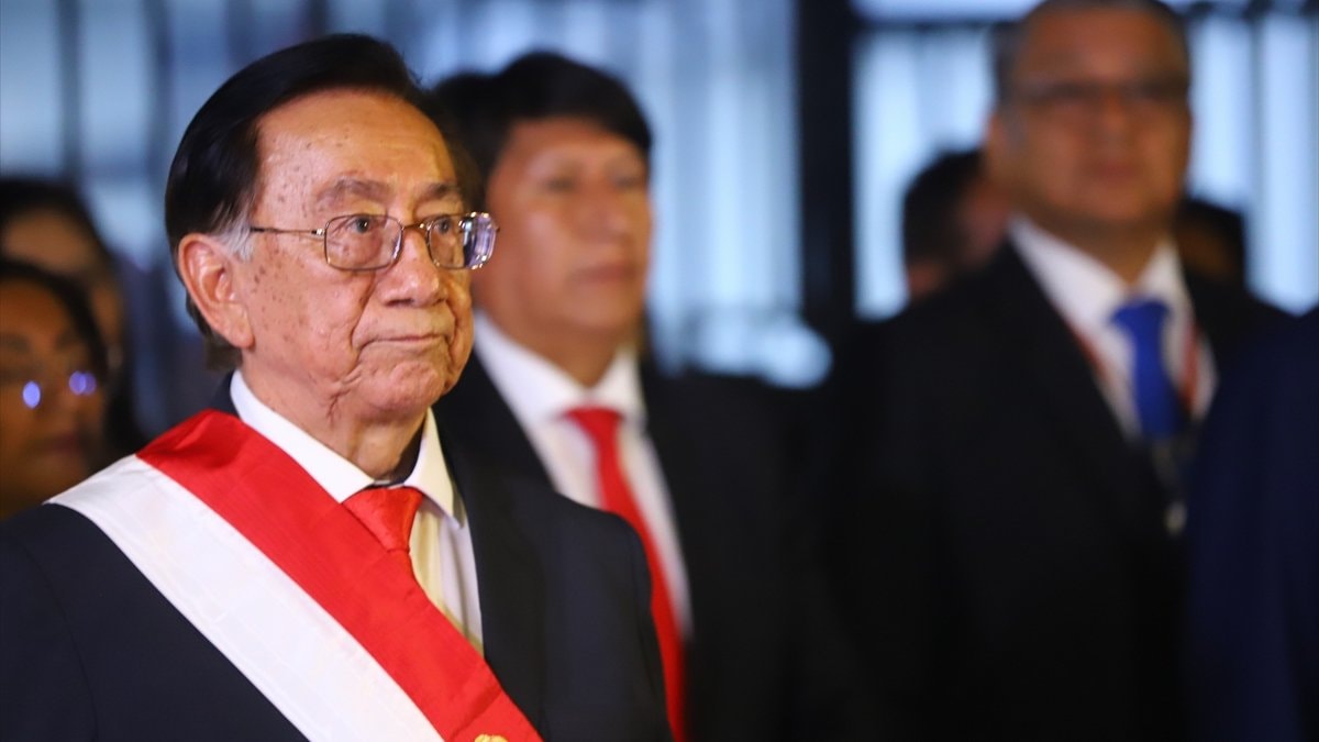 Peru Geçici Devlet Başkanlığı’na Jose Maria Balcazar seçildi