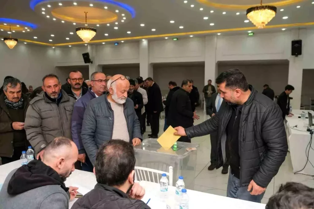 Pınarbaşı Esnaf Odası’nda üyeler Bedir’i seçti