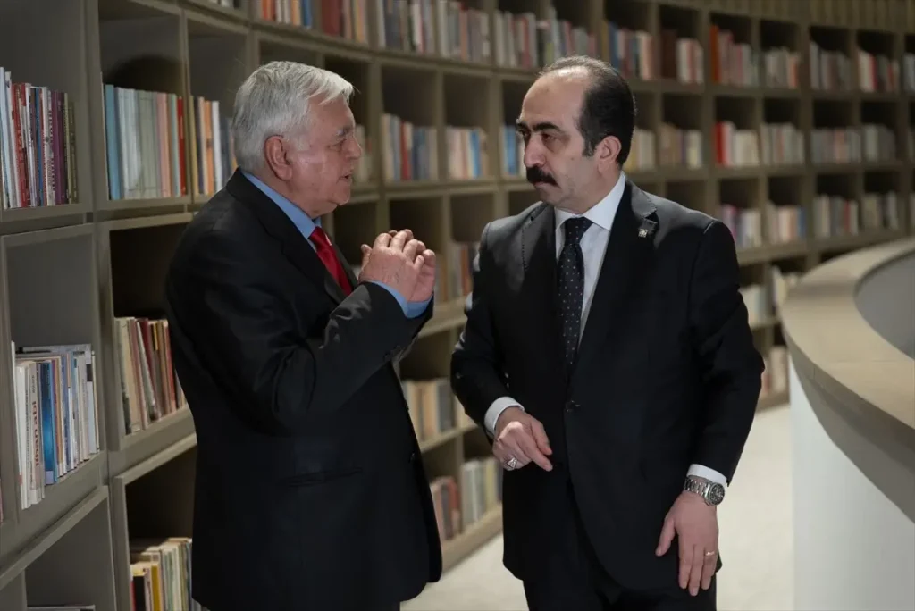 Prof. Dr. Özdemir’den TTK’ya Kitap Bağışı