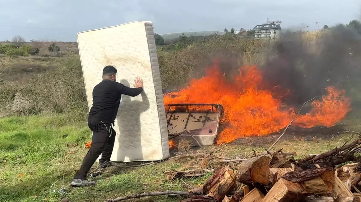 Restoran Sahibi Eşyaları Yaktı