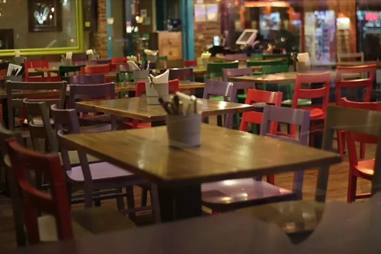 Restoran ve kafelerde yeni dönem! Resmen yasaklandı