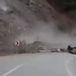 Rize’de köy yolunda meydana gelen heyelan yürekleri ağızlara getirdi: O anlar kamerada