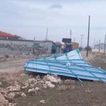 Rüzgar Çatıyı Uçurdu, Bir Kişi Yaralandı