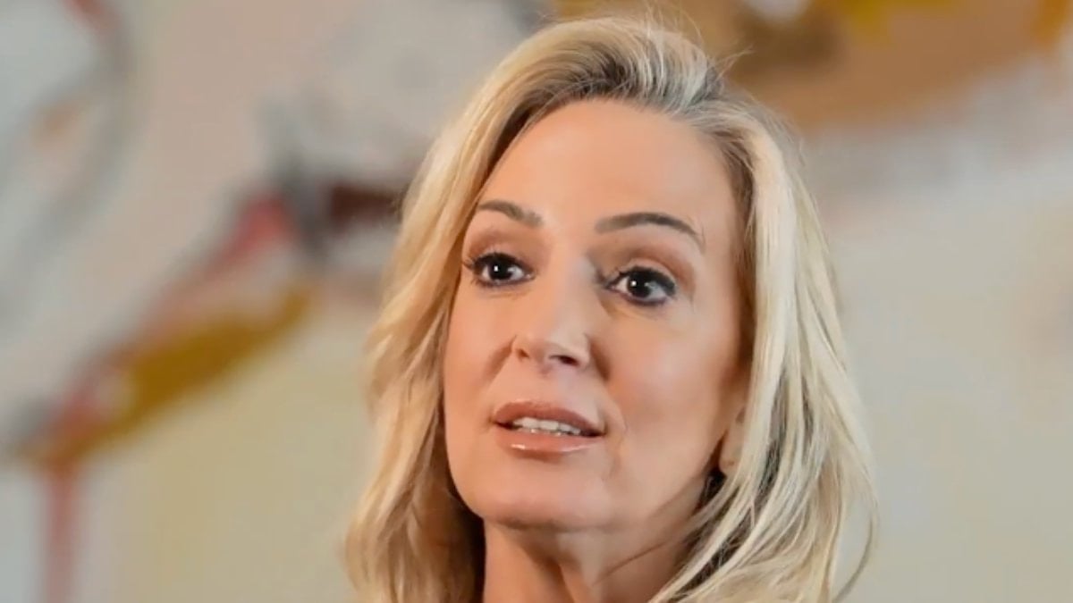 Saba Tümer’in spikerlik anıları: Fuşya ceket yüzünden eve gönderildim