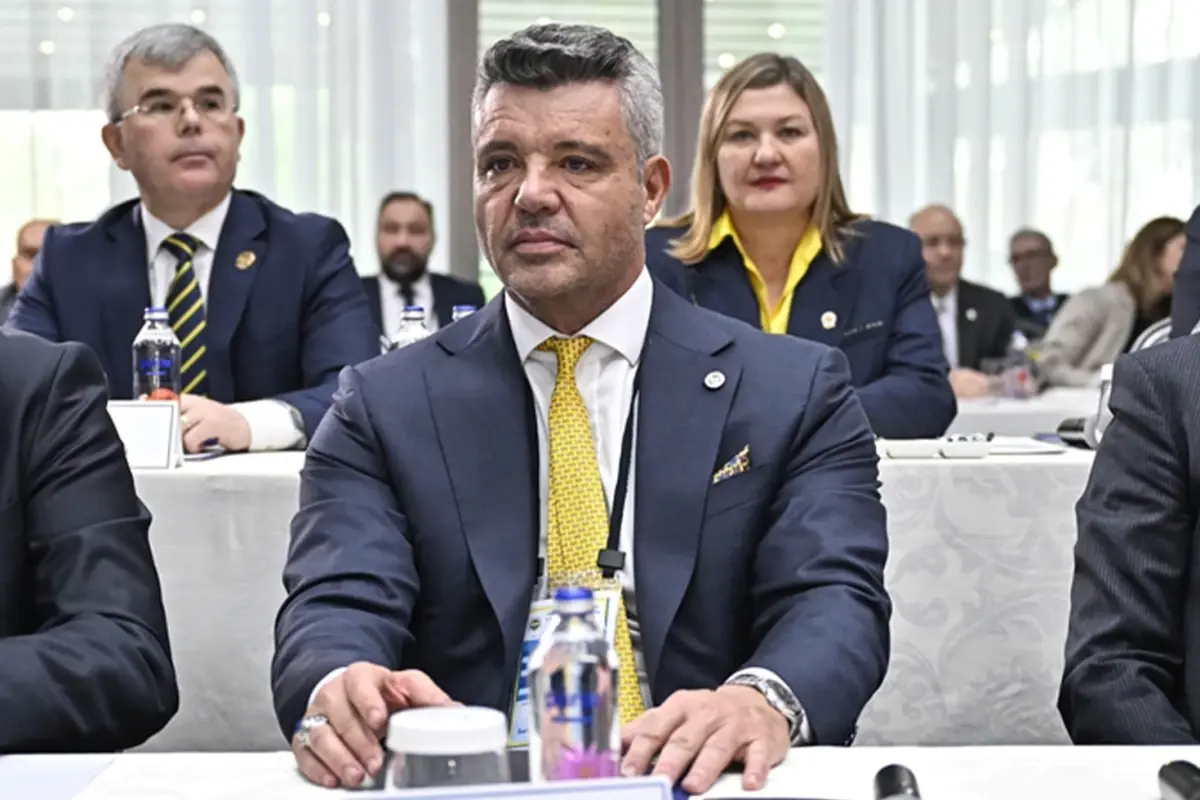 Sadettin Saran’ın kürsüde söyledikleri alkış tufanı kopardı