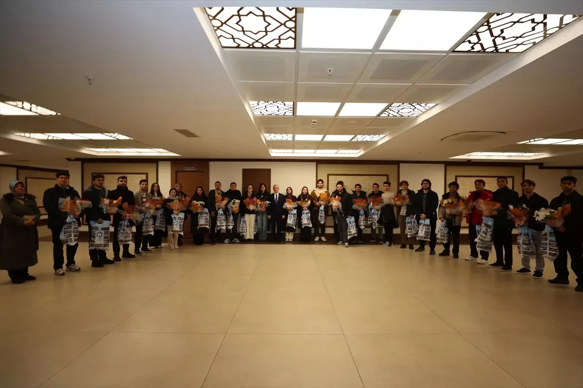 Şahinbey’den YKS Başarısına Eğitim Desteği