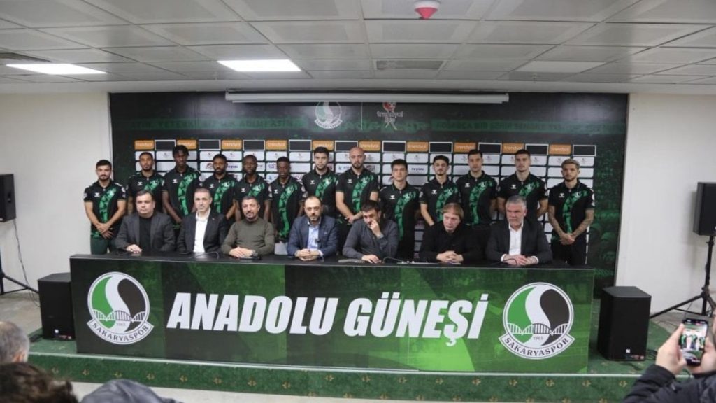 Sakaryaspor, transferin son gününde 13 oyuncu transfer etti