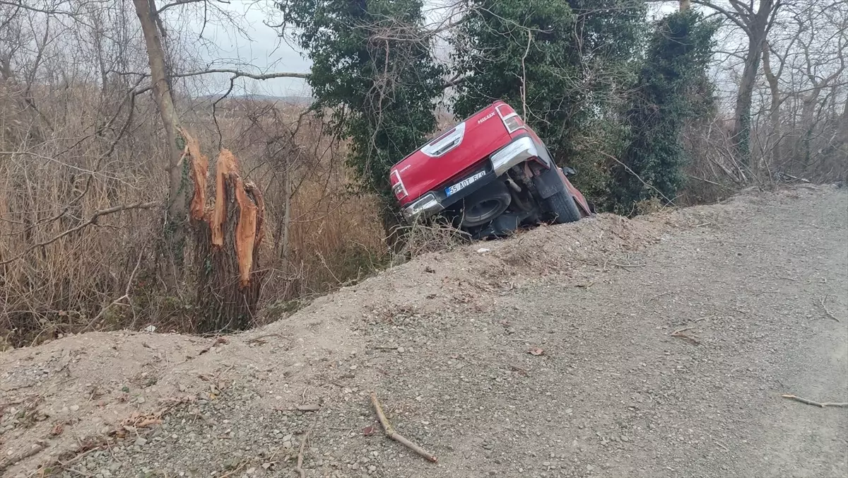 Samsun’da Pikap Ağaca Çarptı: 2 Yaralı