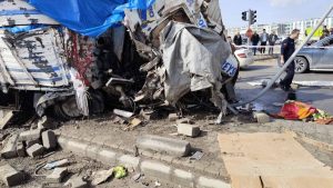 Şanlıurfa’da freni patlayan kamyon kaza yaptı: 1 ölü, 3 yaralı