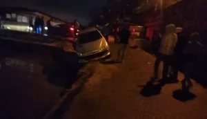 Sarıyer’de İkinci Kaza: Otomobil Mendireğe Asıldı